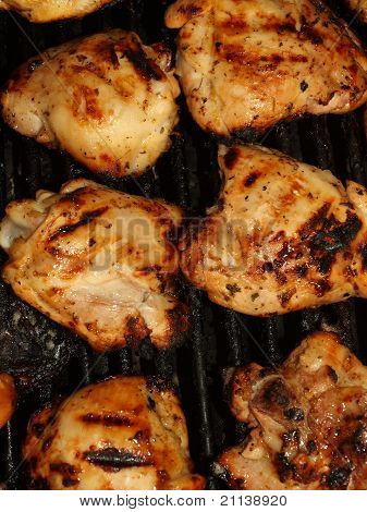 Čerstvý Grilovaný kuřecí vaření na grilu
