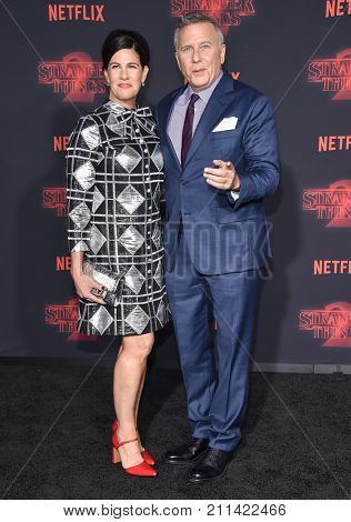 LOS ANGELES - OCT 26:  Paul Reiser and Paula Ravets arrives for the 
