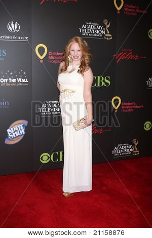 LAS VEGAS - JUN 19: Elizabeth Stanton ankommer 38th Daytime Emmy Awards på Hilton Hotel & C
