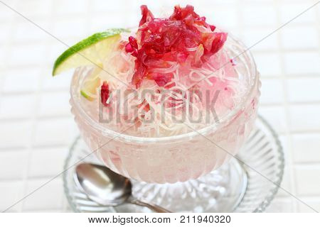 homemade faloodeh, traditinal iranian cold dessert