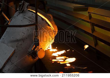 Iron molten metal pouring in sand mold ; green sand process
