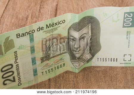 A 200 mexican pesos bill seems to be happy perhaps because of its weakness against the dollar.