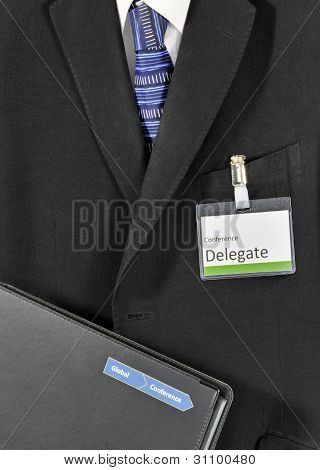 Delegato conferenza maschile con cartella