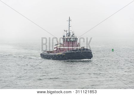 New Bedford, Massachusetts, Usa - July 11, 2019:  Tug Eric Mcallister Approaching New Bedford Hurric