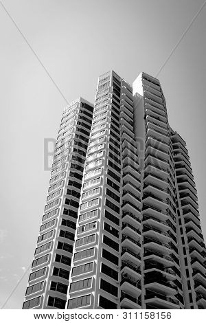 Singapore-28 Dec 2018: D'leedon Condominiums Located On Farrer Road In Singapore City