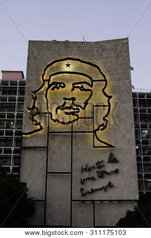 20 April 2007-havana-cuba-monument Dedicated To Che Guevara In Havana