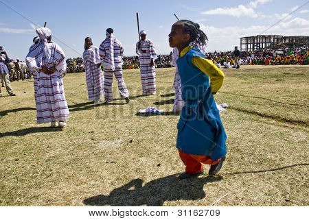Niños etíopes bailando en el XX día mundial del SIDA