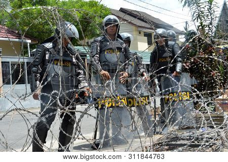 Demonstration Of The Electricity Crisis In Tarakan City