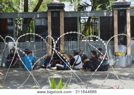 Demonstration Of The Electricity Crisis In Tarakan City