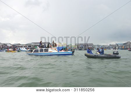 Speedboat Race