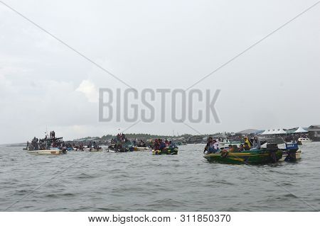 Speedboat Race