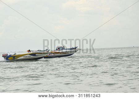 Speedboat Race