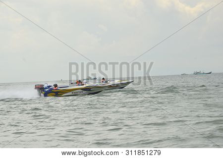 Speedboat Race