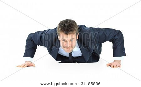 gut aussehend Dienst Business Man doing Push Ups isoliert auf weißem Hintergrund