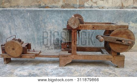 Old Traditional Spinning Wheel Not In Working Condition