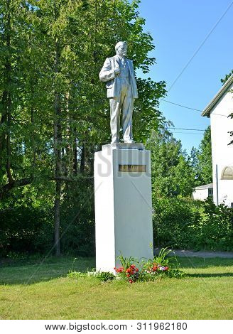 Slavsk, Russia - June 22, 2019: A Monument To V.i. Lenin In Summer Day. Kaliningrad Region