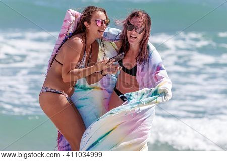 Fort Lauderdale Beach, Florida, Usa - March 1, 2021: College, University, Local High School Students
