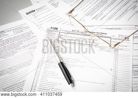U.s. Individual Income Tax Return. Tax Form 1040 With Eyeglasses And Pen