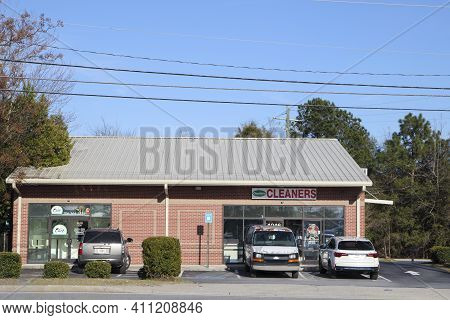 Augusta, Ga Usa - 03 05 21: Drycleaners Business Brick Building Parked Cars