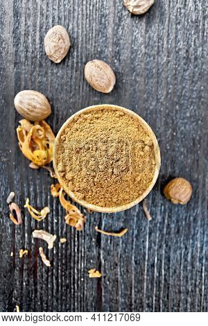 Nutmeg Round In Bowl On Dark Board Top