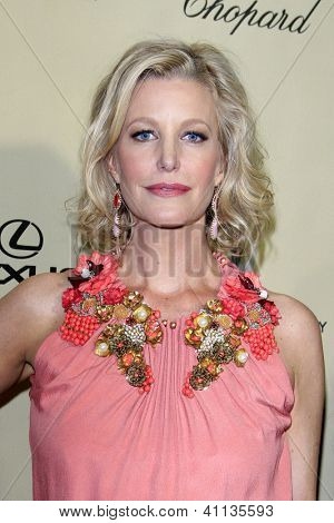 LOS ANGELES - JAN 13: Anna Gunn kommt auf die 2013 Weinstein Post Golden Globe Party im Beverly Hi