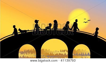 Broen og folk silhuetter på sunset