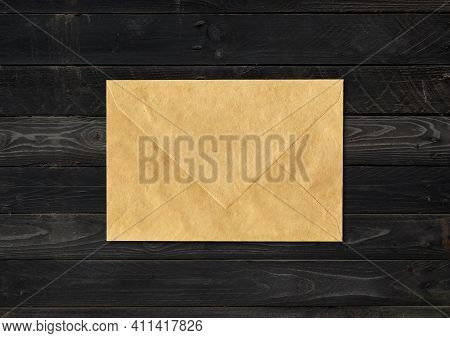 Brown Paper Enveloppe Mockup Template Isolated On Black Wood Background