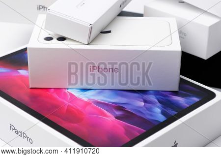Iphone 11 And Ipadpro With Apple Pencil Boxes. March 2021, San Francisco, Usa