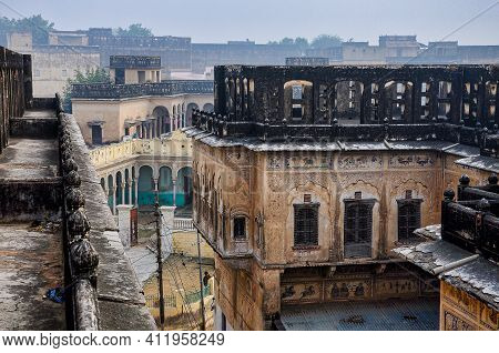 Mandawa, India - Dec 29, 2019: Colorful Painted Haveli In The City Of Mandawa, Rajasthan, India. The