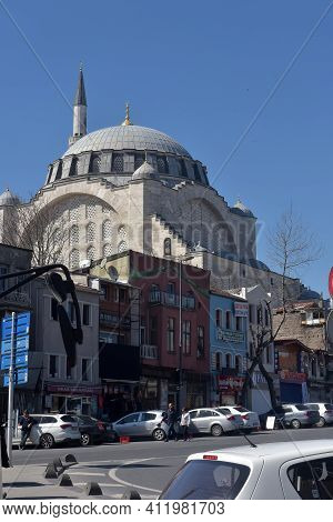 Turkey, Istanbul 14,03,2018 Mihrimah Sultan Mosque In Uskudar District. Muslims And Tourists Walk Th
