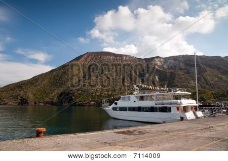 Boot op het eiland Vulcano