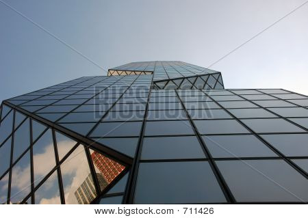 고층 빌딩에 반사