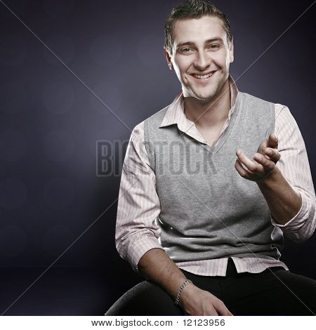 Portret młodego mężczyzny pewność
