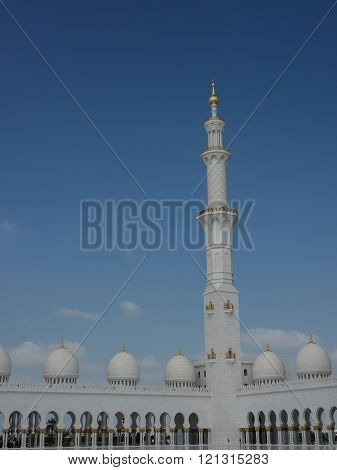 the big mosque at abu Dhabi in the uae