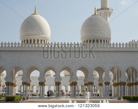 the wonderfull mosque of abu Dhabi in the uae