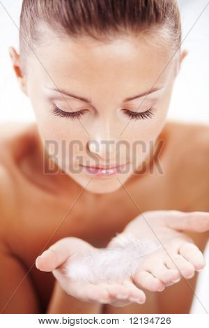 Belle femelle avec peau propre sain closeup over white