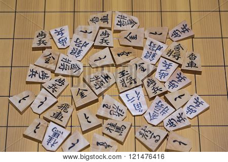 Game of go of the shogi.