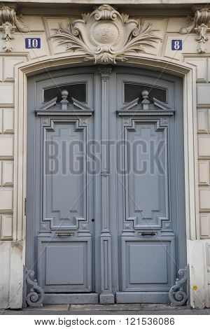Ancient door in the city of Paris