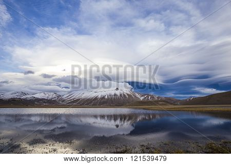 Castelluccio di Norcia and Mount Vettore in winter. 
Landscape in the national park of the Sibillini mountains in Italy