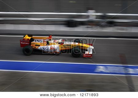 กัวลาลัมเปอร์ มาเลเซีย - 5 เมษายน: ING เรโนลต์ Fernando Alonso ในมาเลเซียแต่ F1 2009