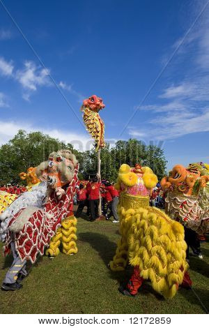 MALAKKA – 1 listopada: Lew tańca zespoły zbierać na wielki występ w rocznych fest Chong Yang