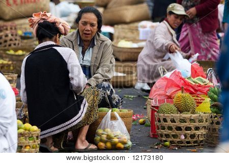 BALI - JANUARY 15: Balinese women chatt over a trade in the morning market in Kayu Ambar, Ubud January 15, 2010 in Bali, Indonesia.
