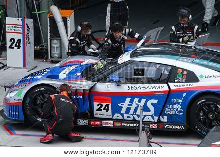 SEPANG, MALAYSIA - 21 juni: The hans fördel Kondo GT-R bil (24) under ett depåstopp på Super GT integ