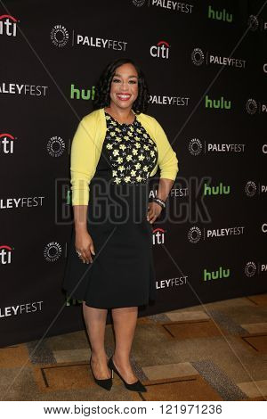 LOS ANGELES - MAR 15:  Shonda Rhimes at the PaleyFest Los Angeles - Scandal at the Dolby Theater on March 15, 2016 in Los Angeles, CA