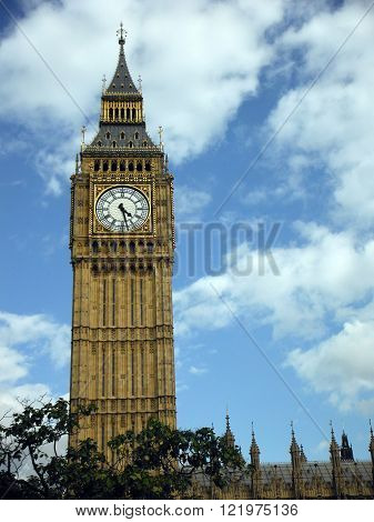 A side view of the Clock Tower (also known as Big Ben and Elizabeth Tower) of the London Westminster Parliament building complex.