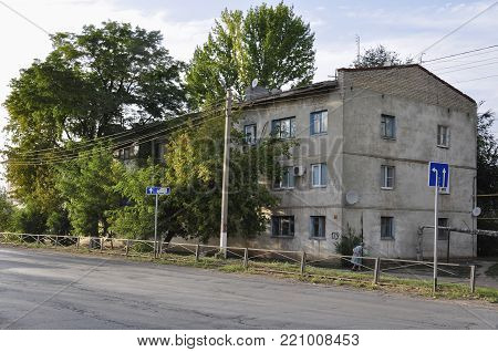 Pugachev, Saratov region, Centre of Russia. August 1, 2017. Old house and green trees on the town street