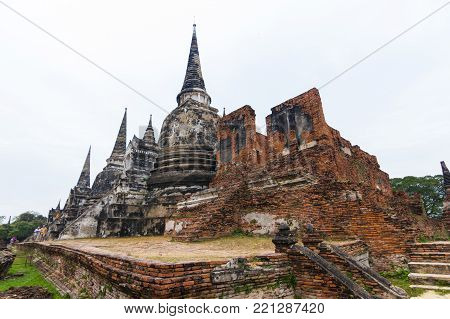 Wat Phra Si Sanphet Ayutthaya -   Ayutthaya Historical Park has been considered a World Heritage Site on December 13th, 2534 in the historic city of Ayutthaya.