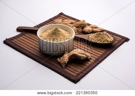 Ginger powder with dried Ginger also known as Sunth or Sonth in India