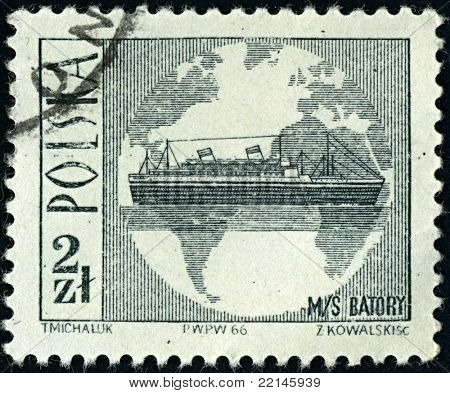 Polonia-CIRCA 1966:A sello impreso en Polonia muestra imagen del vapor 
