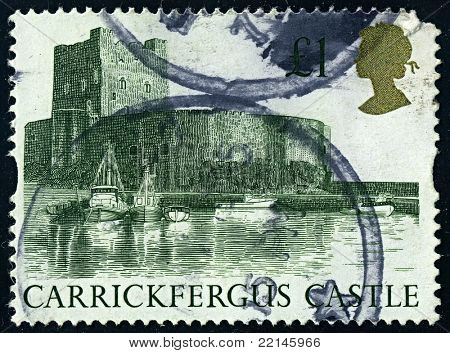 Engeland-CIRCA 1992:A stempel gedrukt in Engeland toont foto van Carrickfergus Castle is een Normandisch kasteel